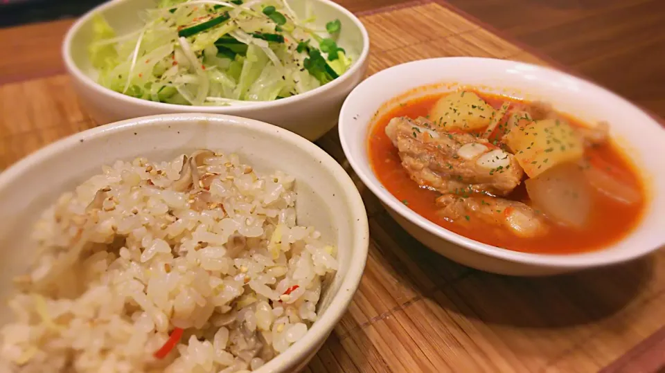 炊き込みご飯&豚軟骨のﾄﾏﾄ煮込～
の晩ごはん✨|kaz(*･ω･)さん