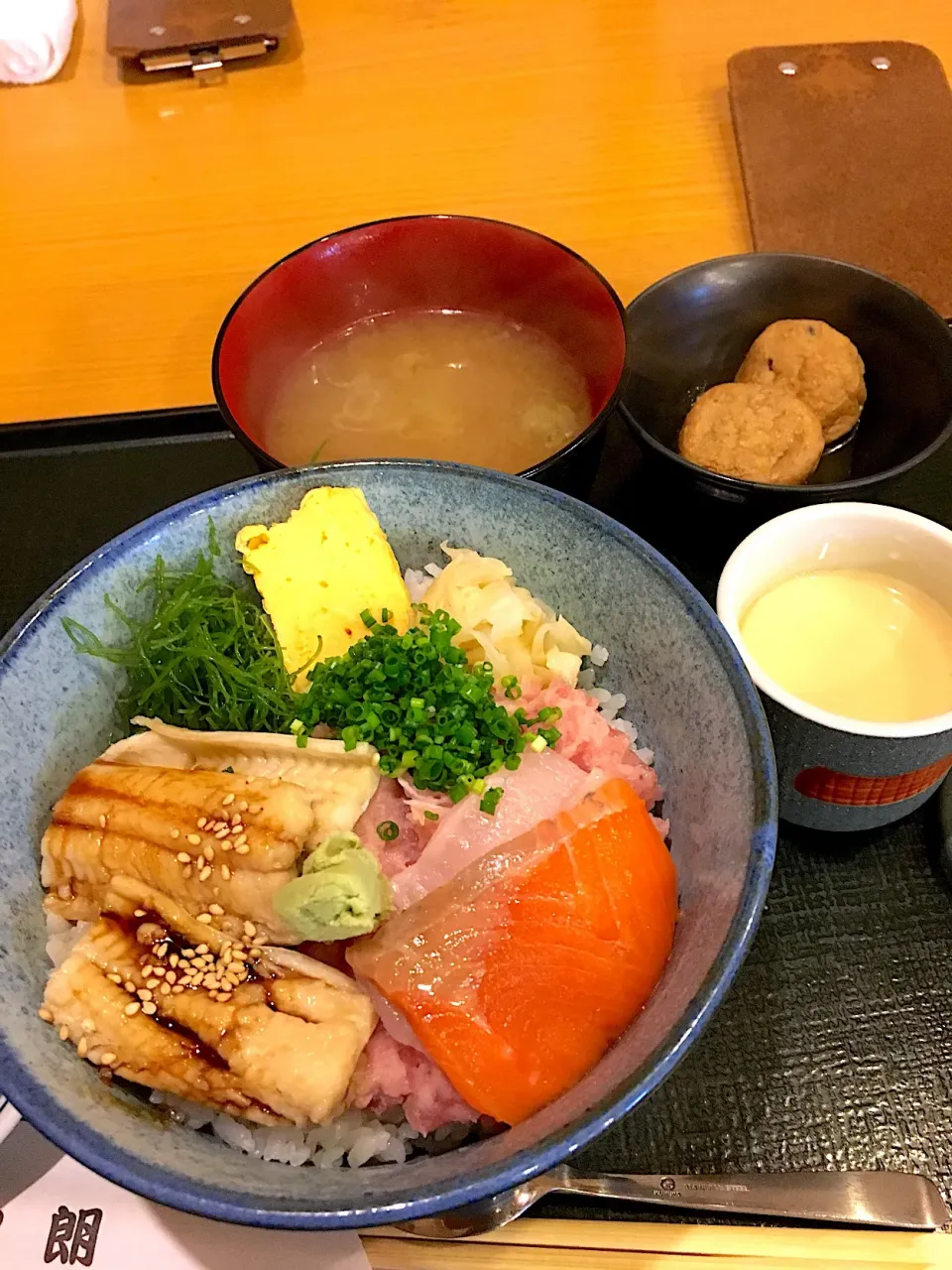 あなご、ネギトロ、サーモン丼@小次郎(新橋)|yoooochanさん