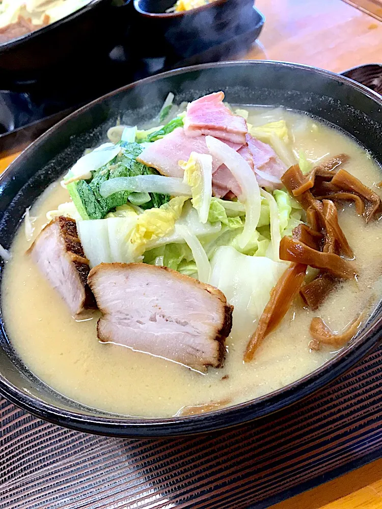 Snapdishの料理写真:✨漢の野菜たっぷりラーメン🍜✨|中さんさん