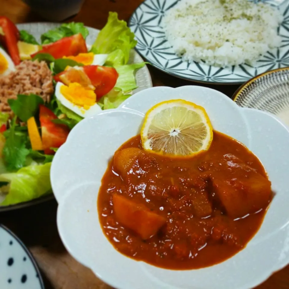 Snapdishの料理写真:チキンカレーʕ•ٹ•ʔ
 #チキンカレー #ルー無し #カルダモン #コリアンダー #ターメリック #チリパウダー #SBカレー缶|kossyossさん