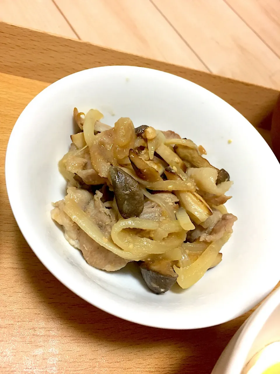 ご飯がおいしい【甘めのしょうが味噌でしいたけと豚肉の炒め煮】15分／冷蔵５日／フライパン | つきの家族食堂|Ayako Koizumiさん