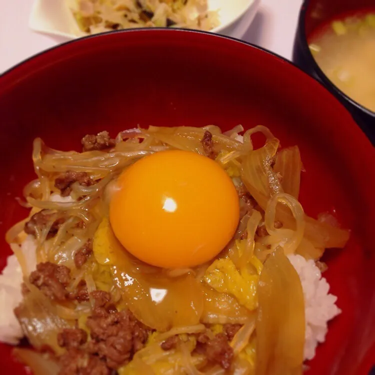 ごろっと挽き肉のすき煮丼 ◡̈♥︎|なばちゃん。さん