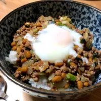 納豆の甘辛ひき肉丼！|さきメシ☺︎さん