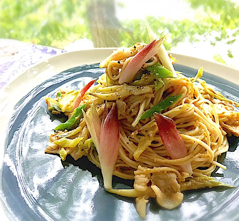 昼ごはん  豚肉と茗荷のそうめんチャンプルー|砂雪さん