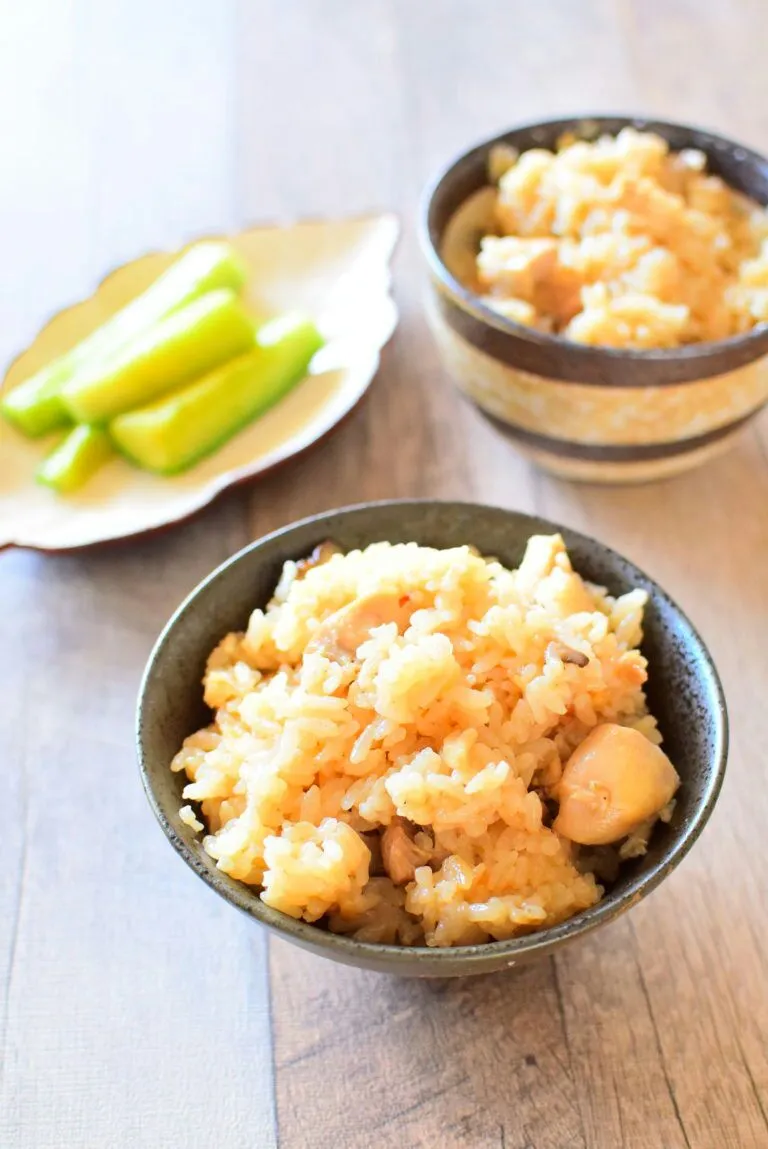 シンプルだけど美味しい！鶏もも炊き込みご飯のレシピ|アマイモノ・クウ蔵さん