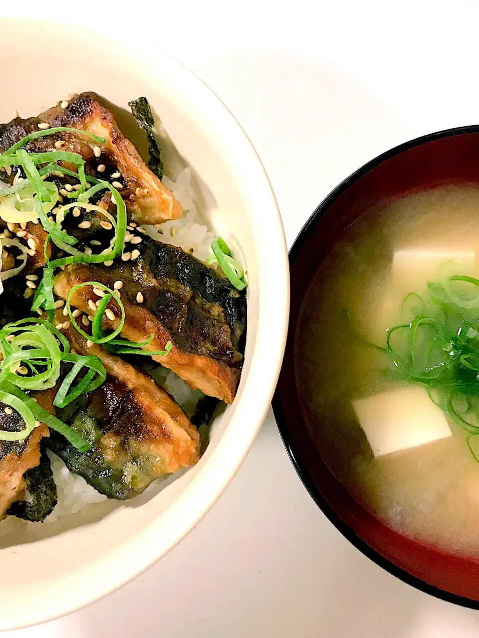 秋刀魚の蒲焼き丼

豆腐の味噌汁|たまきさん