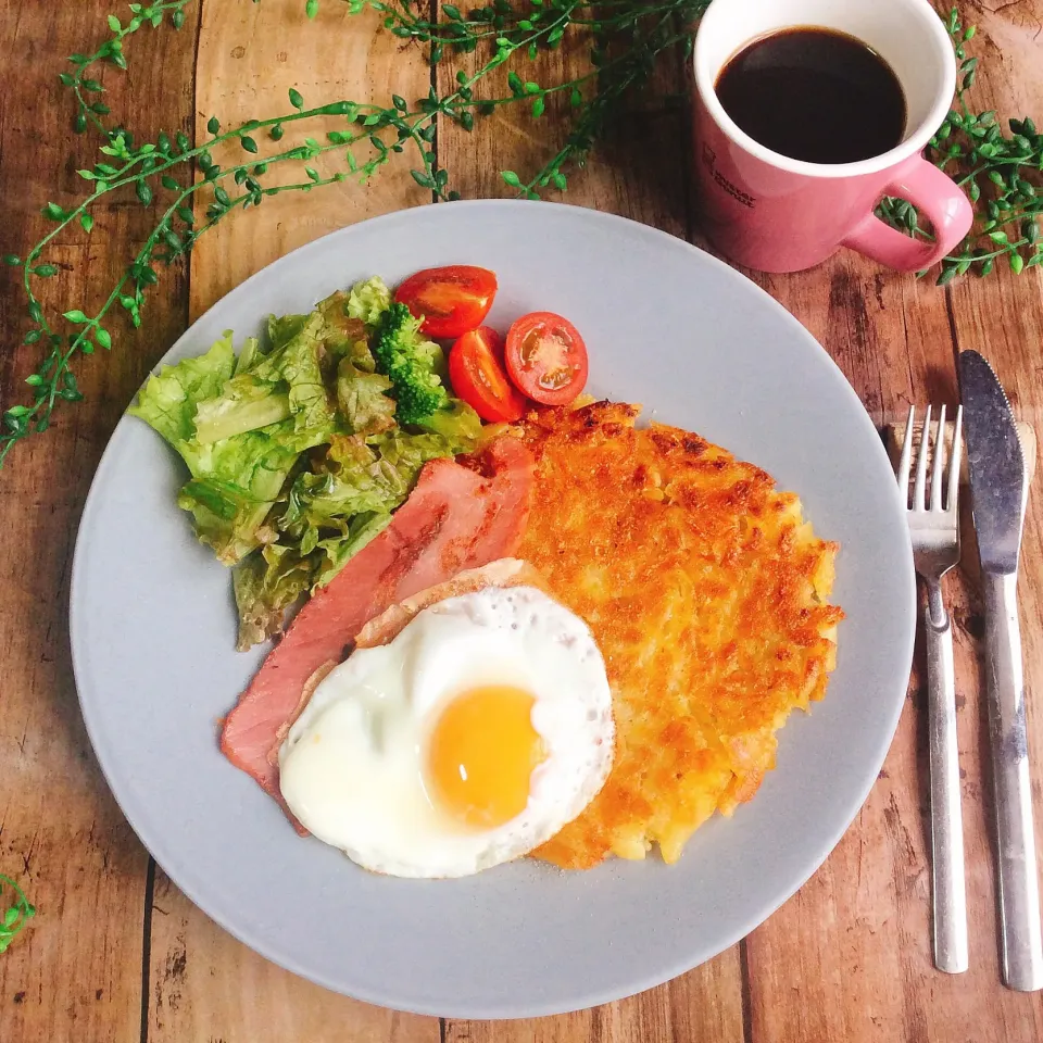 Snapdishの料理写真:カリカリほくほくロスティとコーヒーの朝ごはん(๑˃̵ᴗ˂̵)💕|夢ーテルさん