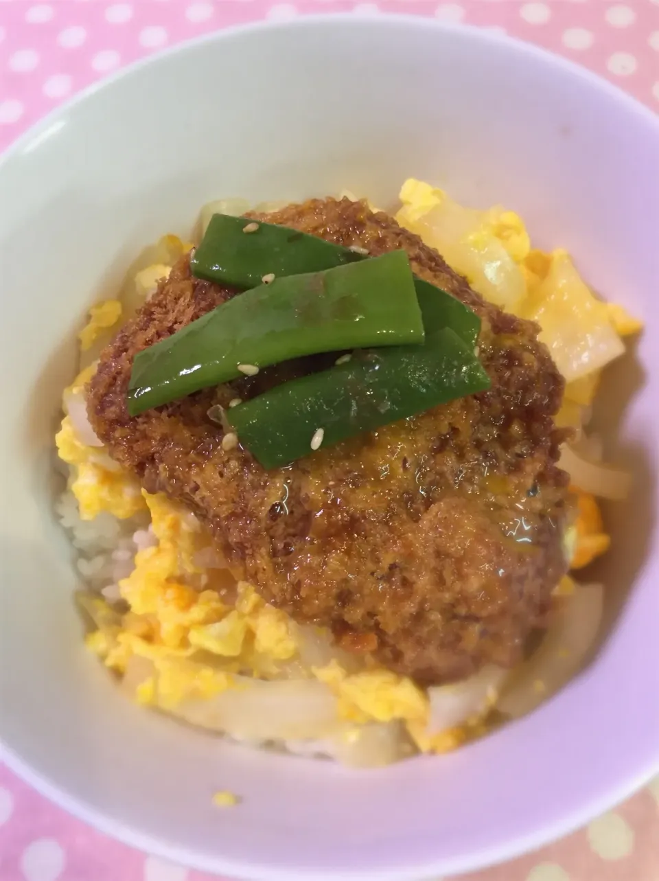 Snapdishの料理写真:メンチカツ丼🙂|リッキーさん