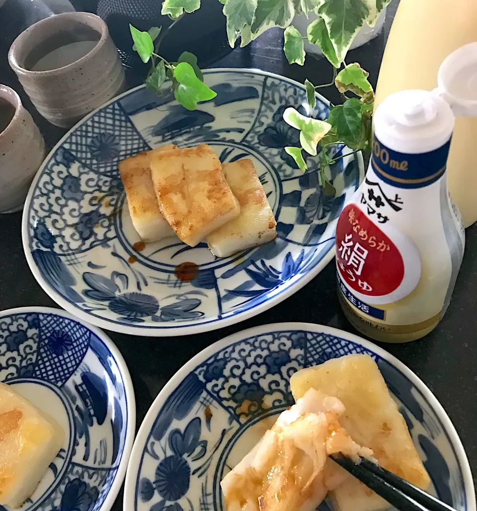 お昼焼き餅、バター✖︎絹しょうゆ|シュトママさん