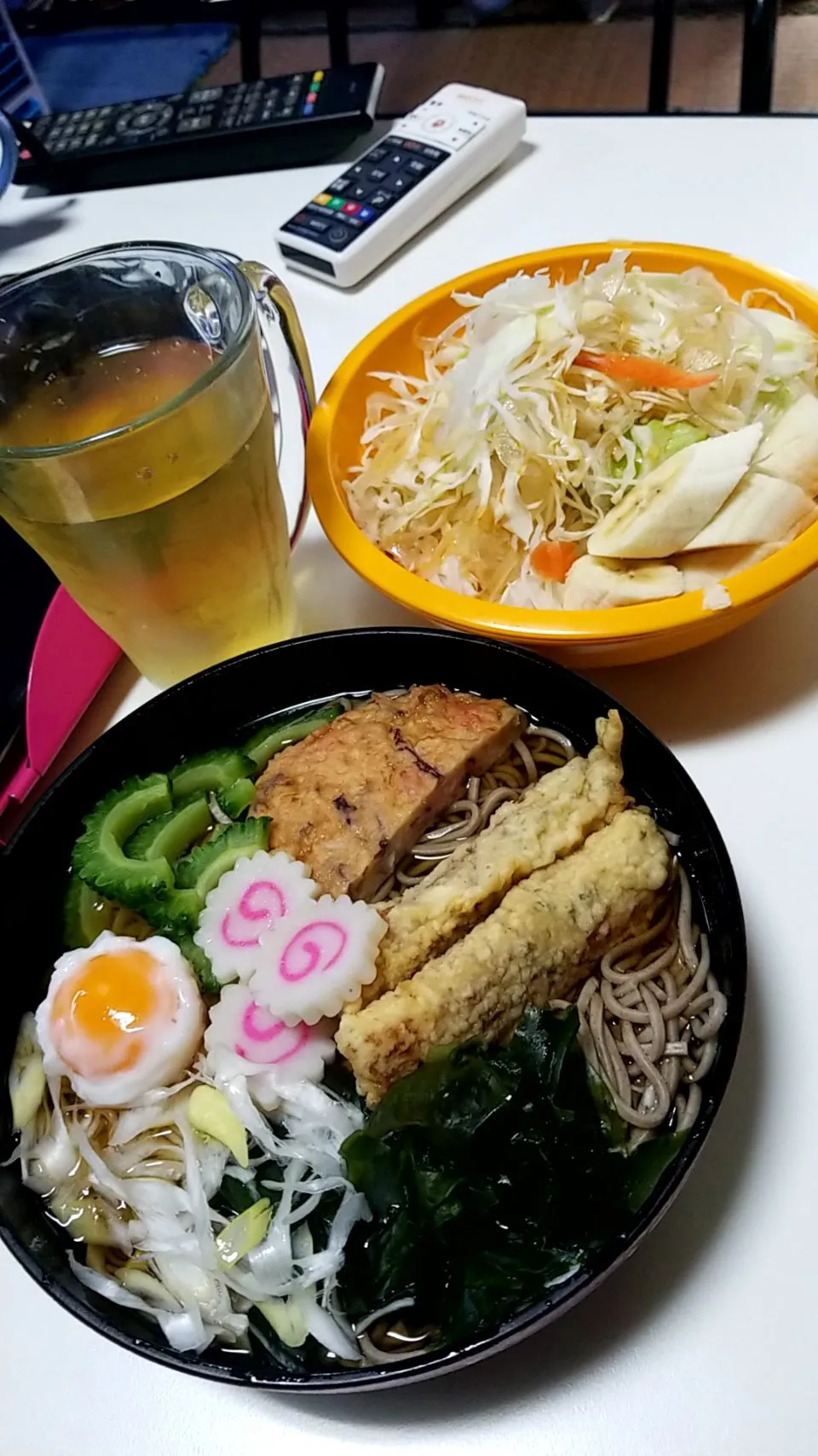 lunchは竹輪蕎麦etc添え！ちなみに玉子は冷凍保存品！ま、いっか～！(^o^;)😅💦✋|ジロー7さん