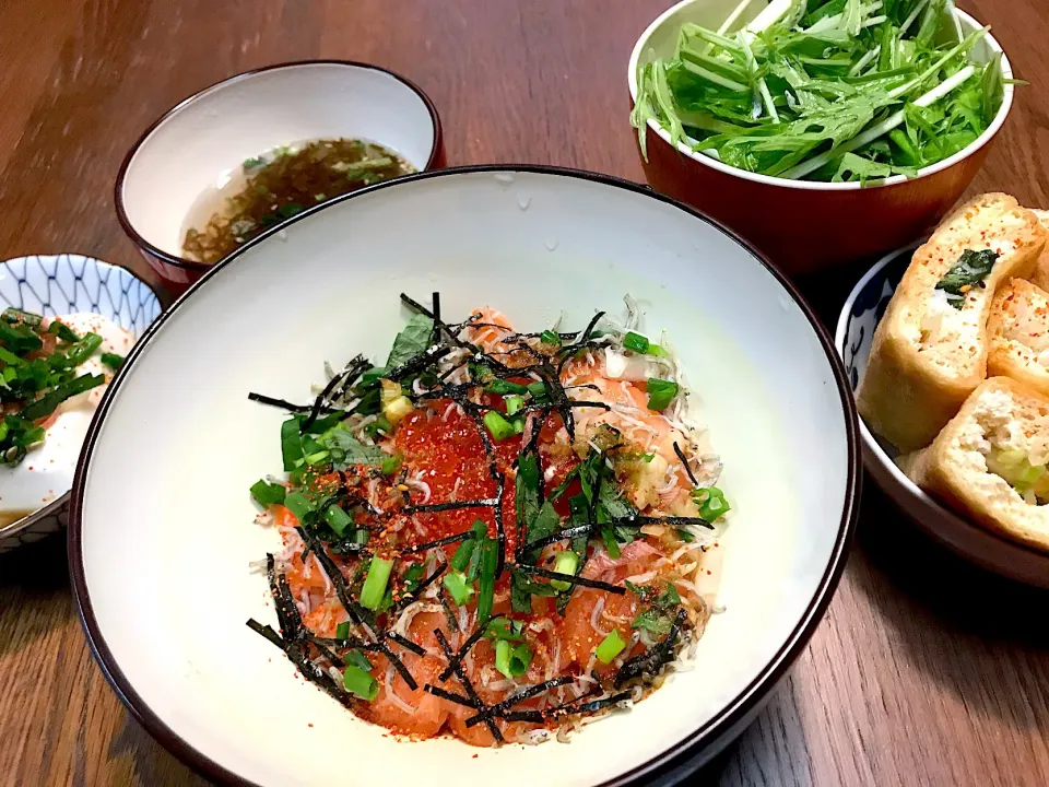 サーモンとイクラ、ジャコ丼 
わさび胡麻油醤油掛け|Hiroさん