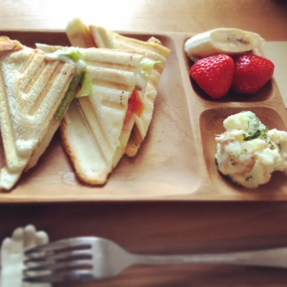 ホットサンドで朝ごはん|なつさん