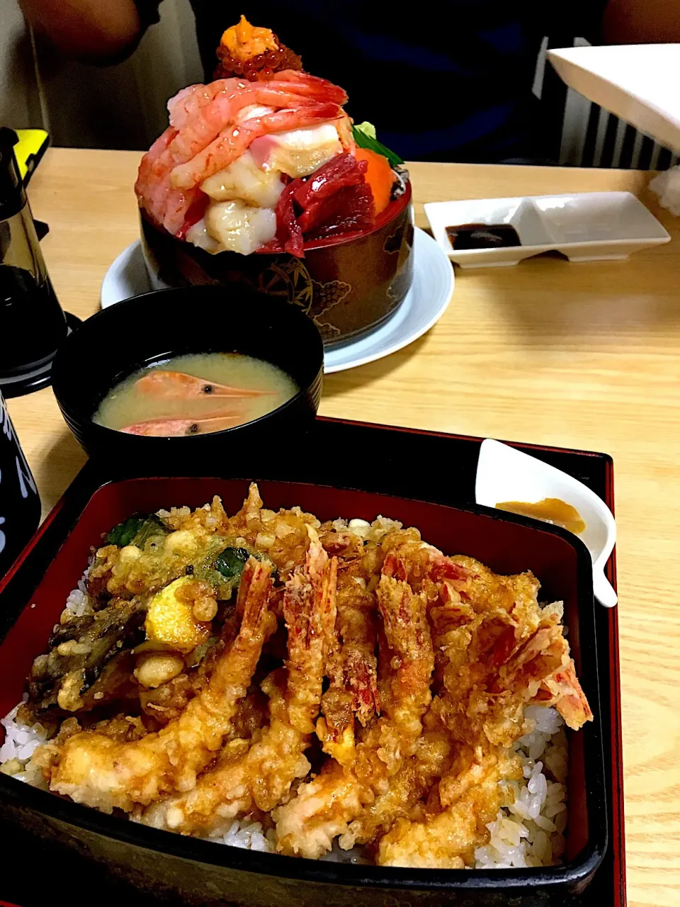 #お米の友大集合 #まつくら#甘エビ天丼#ジャンボちらし寿司

今日は、秋味祭りへ主人とデート。
ジャンボちらし寿司を見事に平らげた主人なのでした〜🍣🍣|renharuruさん