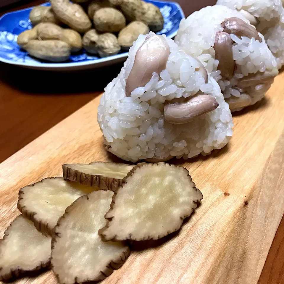 落花生ごはんのおにぎり🥜 |ももさん