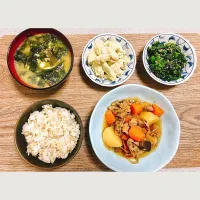 Snapdishの料理写真:【晩御飯】
肉じゃが
菜の花の胡麻和え
エビとアボカドのわさびマヨサラダ
わかめと卵の味噌汁
もち麦ご飯|たろさんさん