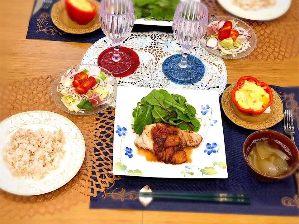 豚肉 いちじくソース
パプリカ ポテトサラダチーズ焼き
サラダ
オニオンスープ
ライス|nana 🍅さん