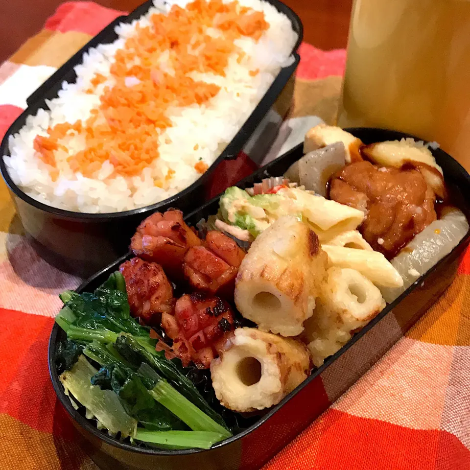 今日のお弁当🍱

おでん
ちくわの磯辺揚げ

今日から10月です🌰
台風一過
朝晩は冷えるので
風邪をひかないようにね😌

今月も
笑顔で頑張って
まいりましょう
気をつけて
いってらっしゃい👋😊|mokoさん