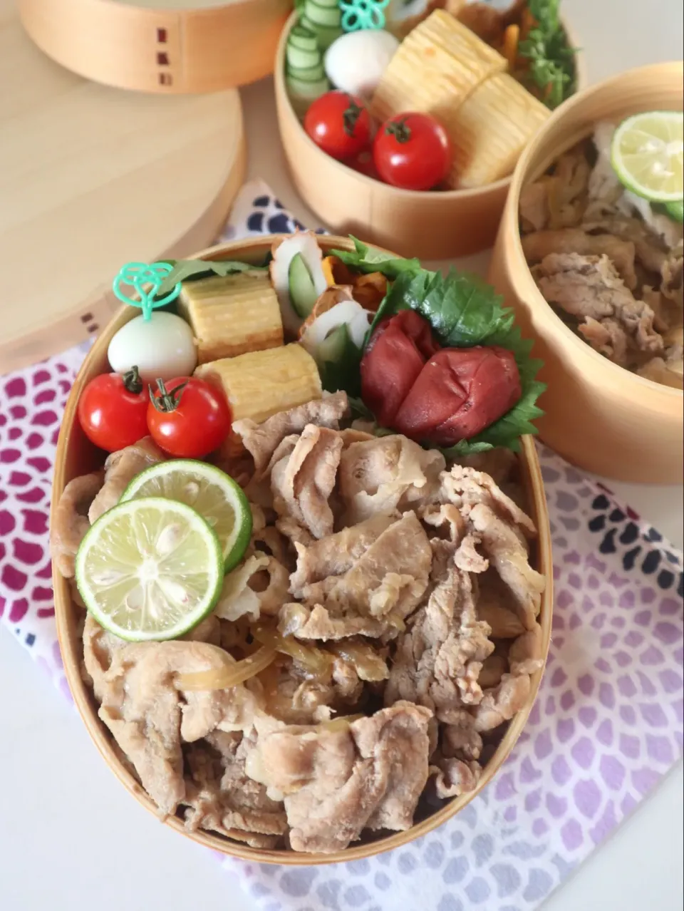 中学生男子弁当＆代休の小学生男子弁当🍱
どどーんと豚丼🐷|なかじー。さん