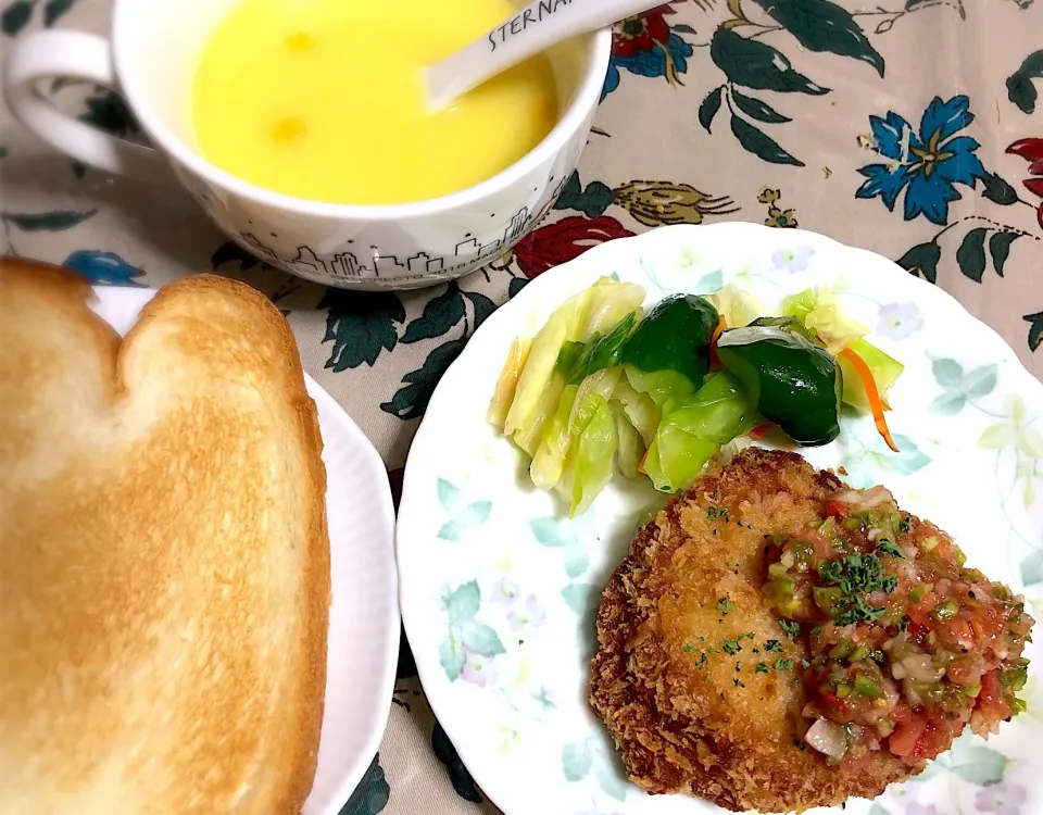 Snapdishの料理写真:チキンカツにサルサ〜❤️|古墳さん