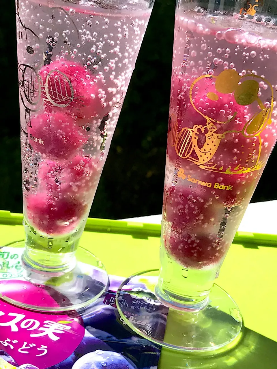 夏の残り物
グリコアイスの実濃いぶどう🍇にサイダー注いで、真夏日ドリンク🥤|シュトママさん