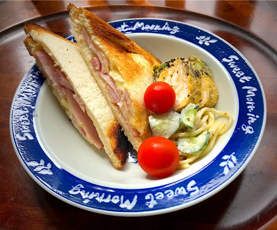 休日のブランチは🍳ホットサンド🥪
 #ブランチ  #ホットサンド  #卵焼き  #パスタサラダ  #札幌  #中島公園|Yukie  Toriseさん