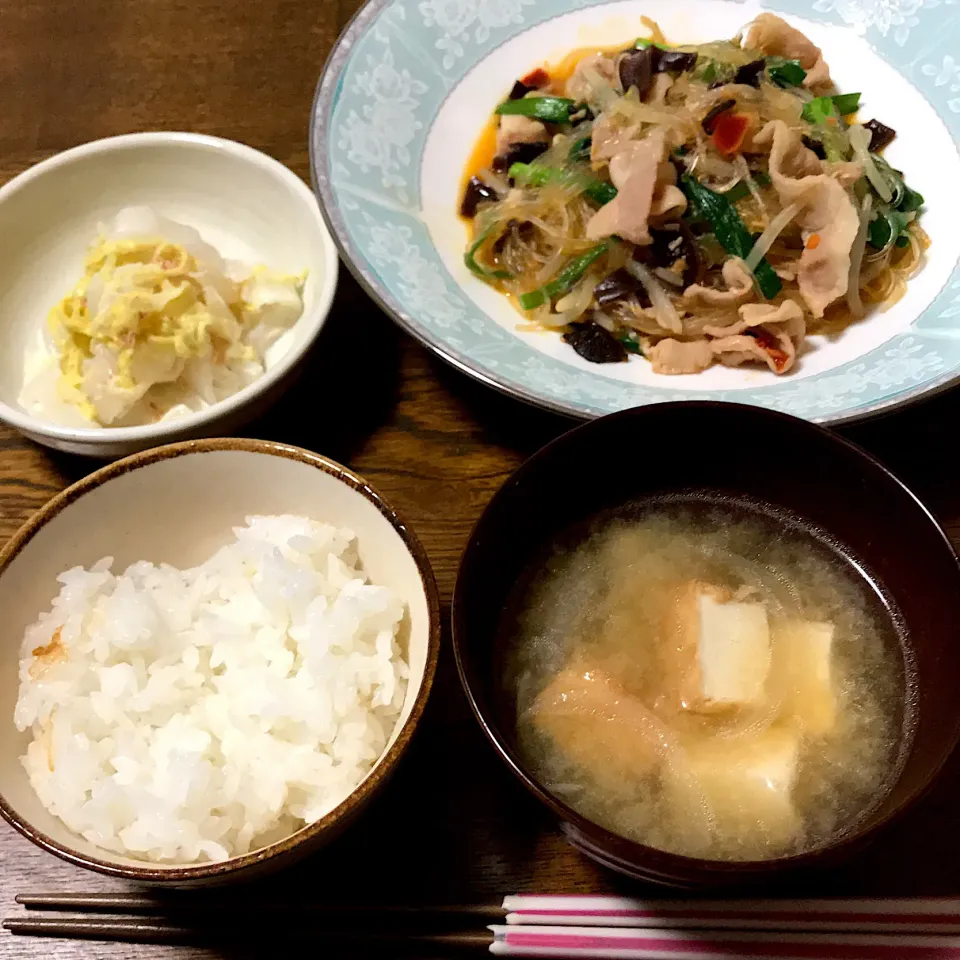 #土鍋ごはん 
 #麻婆春雨 
 #白菜のサラダ 
 #絹揚げと玉ねぎのお味噌汁|まきさん