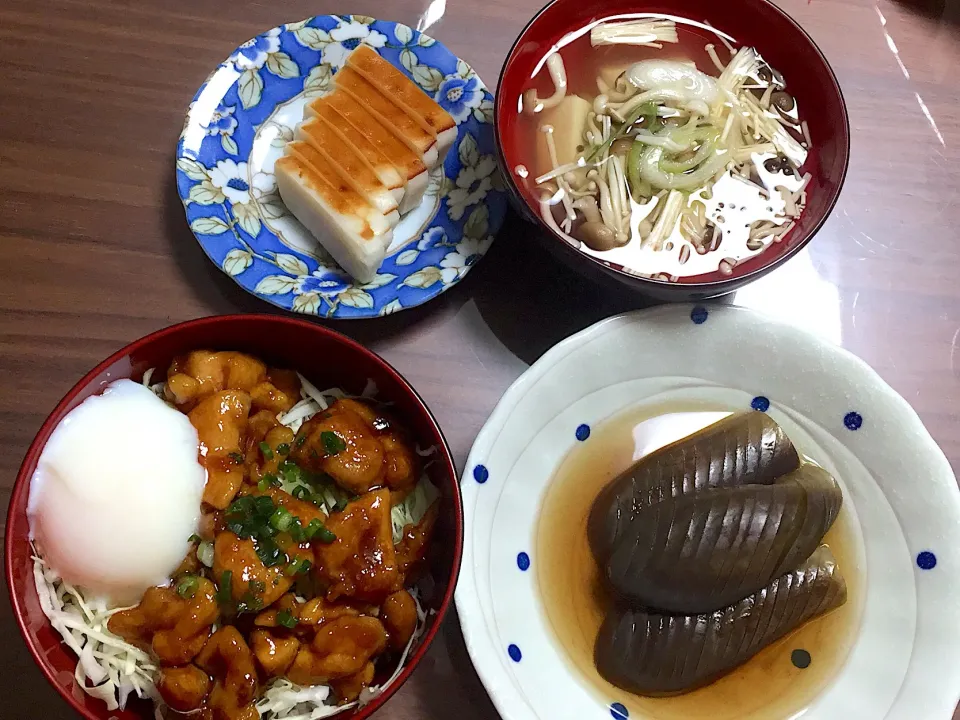 鳥の甘酢照り焼き丼 ナスの煮浸し きのこと豆腐のお吸い物 板わさ|おさむん17さん