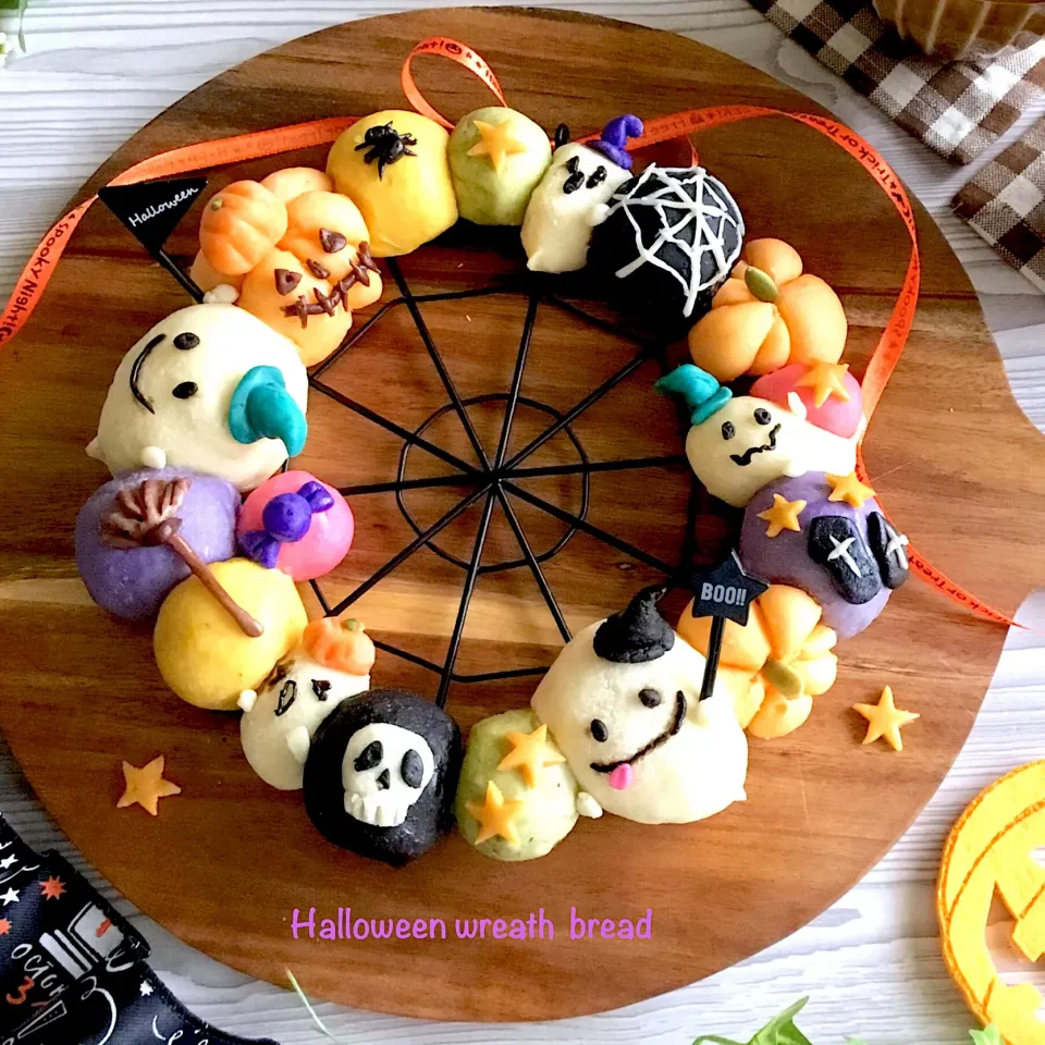 ハロウィンリースパン

 #手作りパン  #手作りおやつ 
 #ちぎりパン|kiyochannnさん