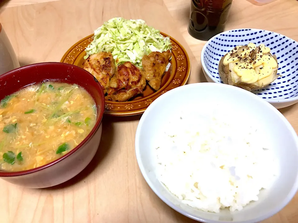 タンドリーチキン  コールスローサラダ風  じゃがマヨ  豆苗と納豆の味噌汁|とりちゃんさん