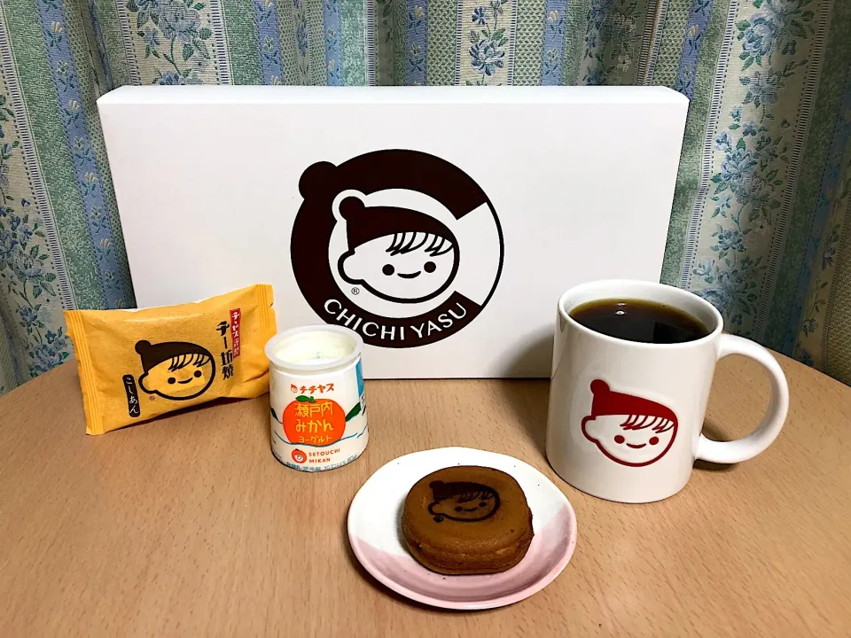 チー坊焼 & チチヤス瀬戸内みかんヨーグルト w/ ホットコーヒー|T. Wonderさん