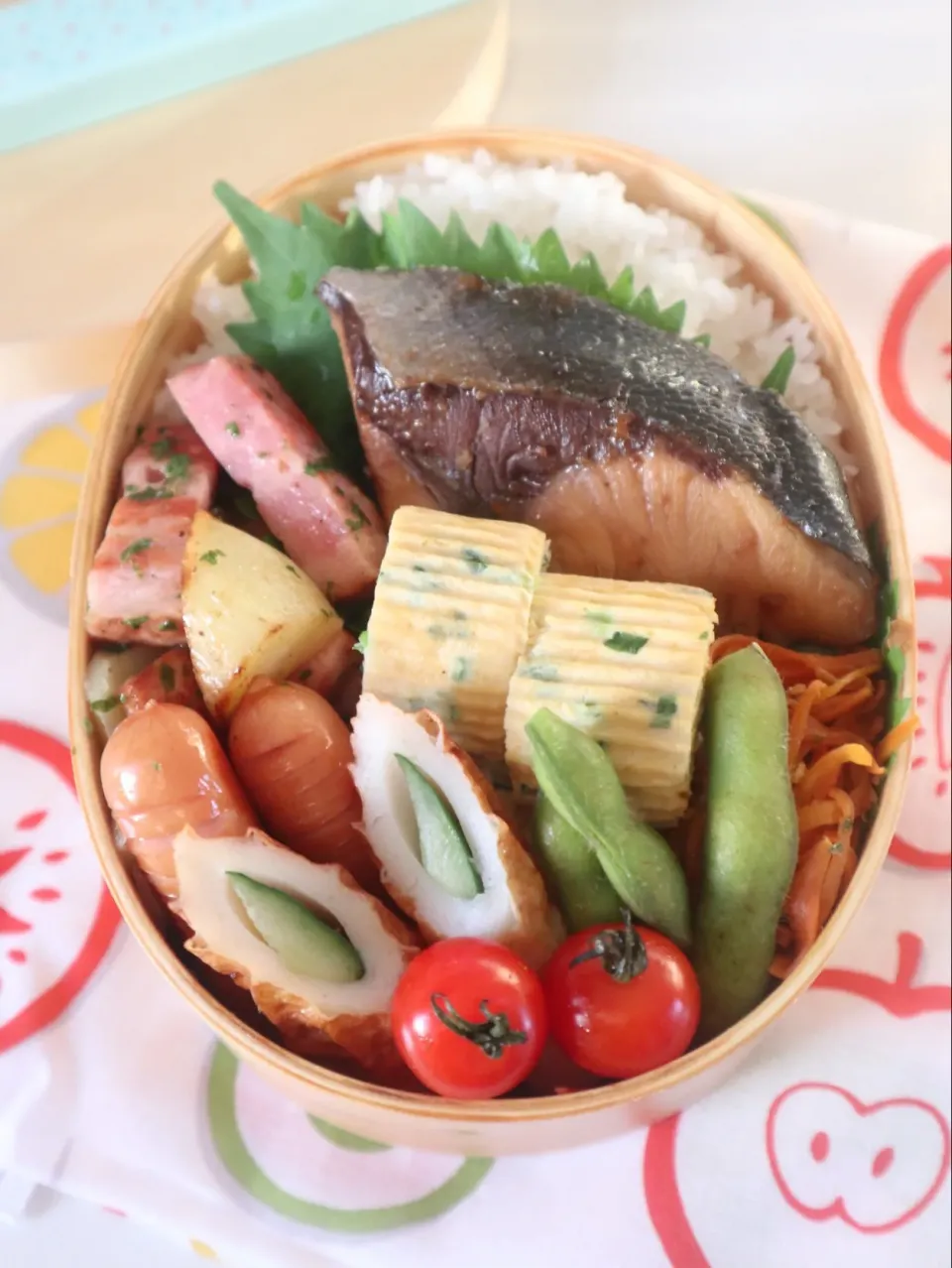 中学生男子弁当🍱
ぶりの照り焼きとジャーマンポテト🐟|なかじー。さん