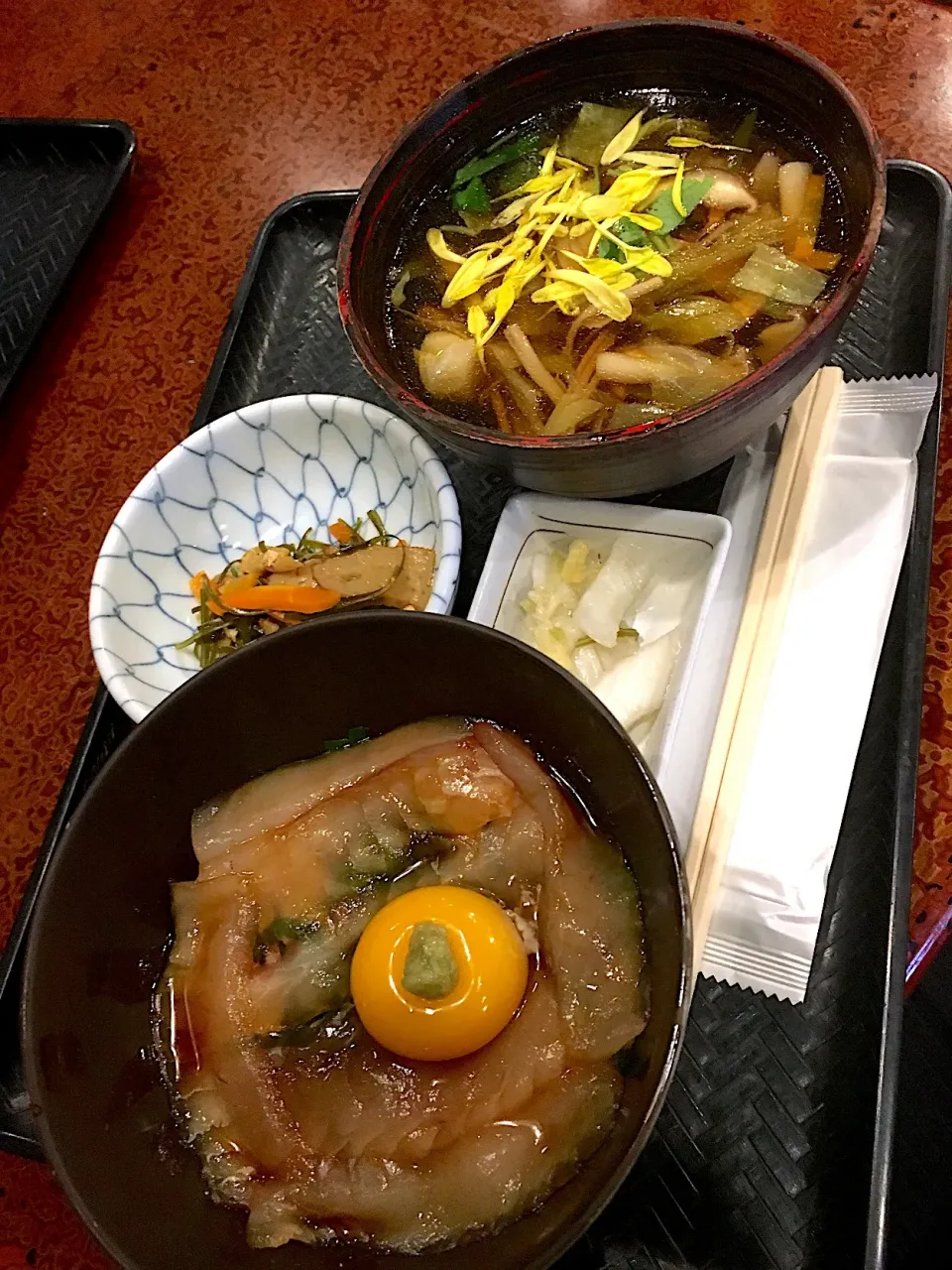 ヒラメの漬け丼とせんべい汁のセット@湯島あおもり(湯島)|yoooochanさん