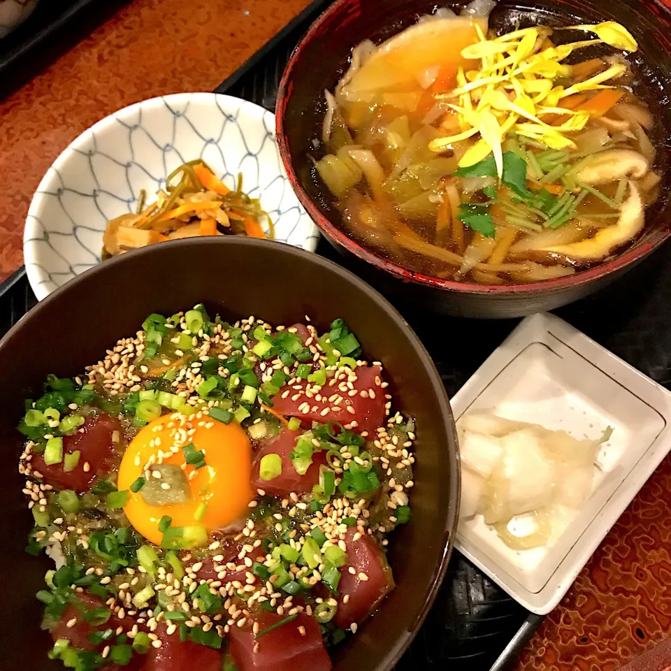 Snapdishの料理写真:八戸せんべい汁とマグロとねぶた漬のネバトロ丼セット@あおもり 湯島(湯島)|塩豚骨さん