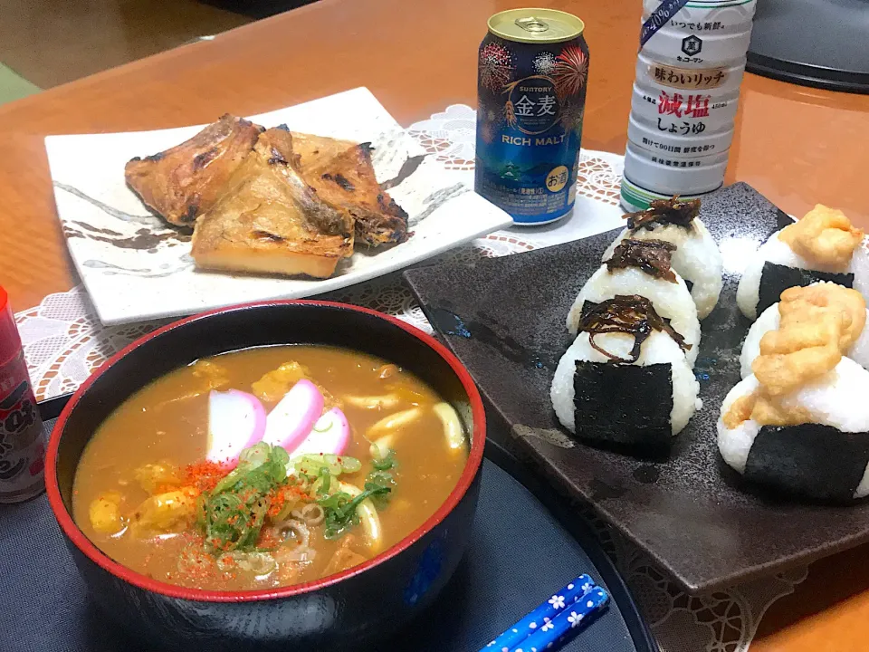 Snapdishの料理写真:カレーうどんと天むすおにぎりとカマ焼きの定食🍀|makoさん