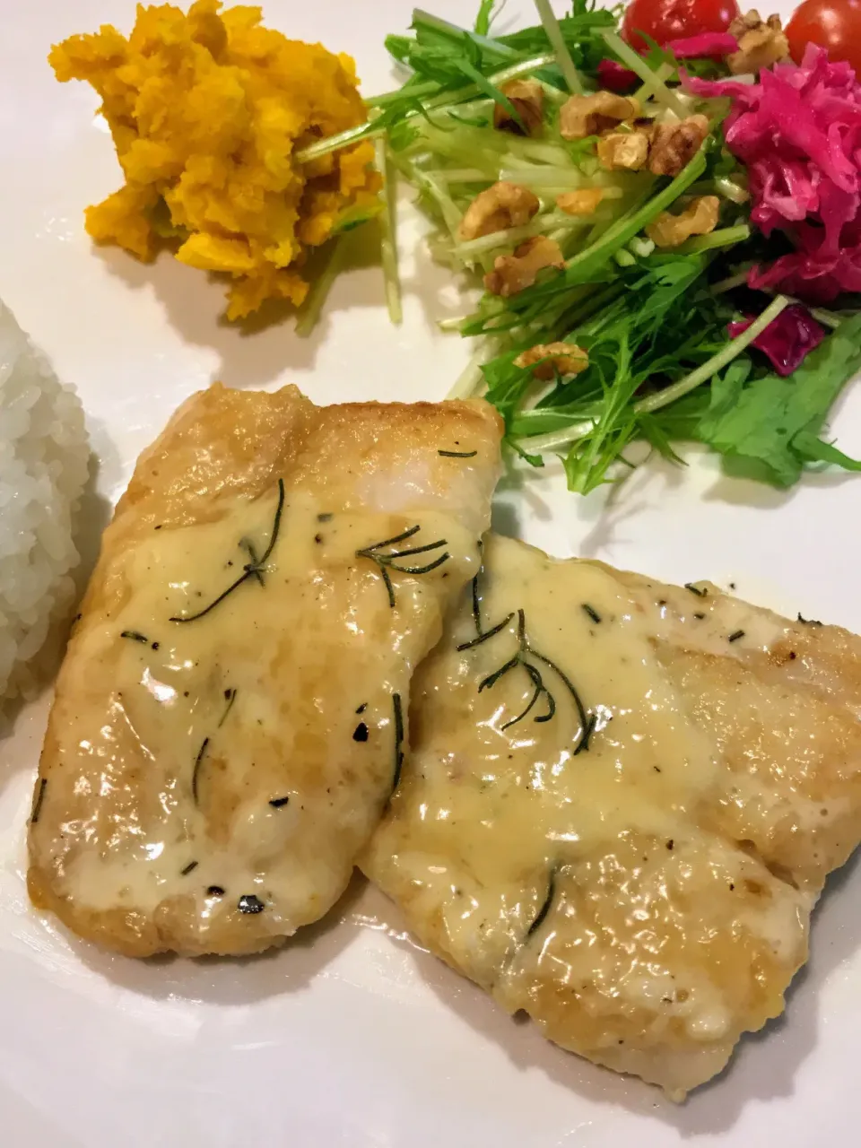 Snapdishの料理写真:白身魚のローズマリーとガーリックのクリームソース
マッシュカボチャ、水菜サラダとクルミのサラダ|中川悦子さん