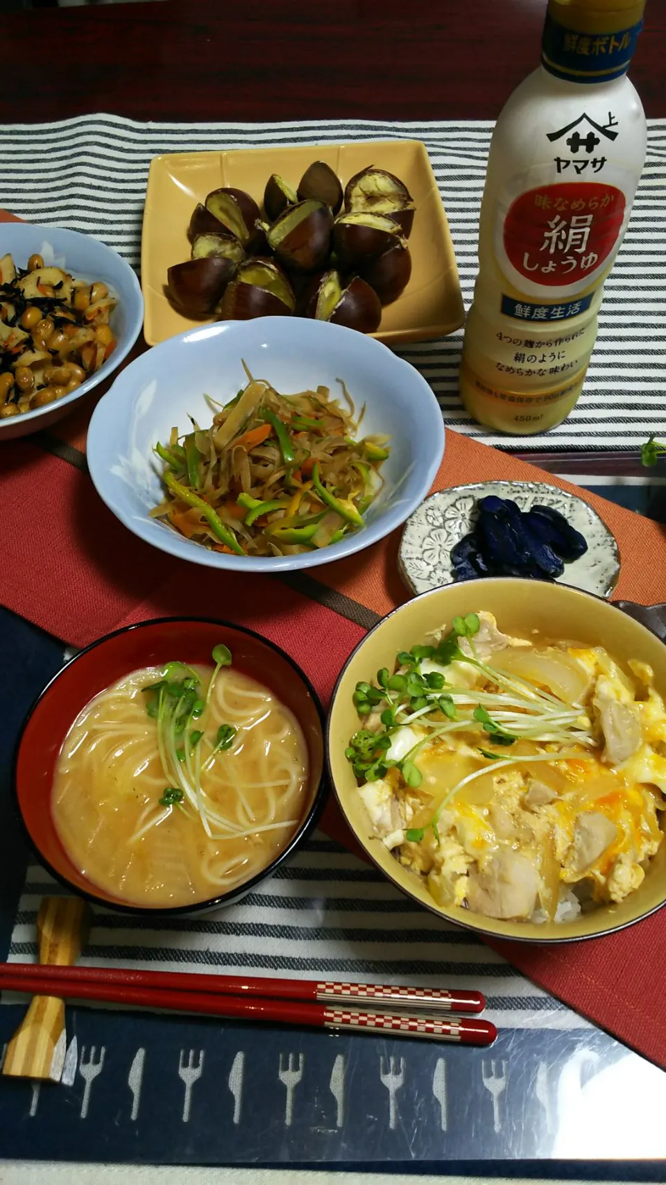 Snapdishの料理写真:親子丼   きんぴらごぼう  水だき大豆の煮物|福島由美子さん