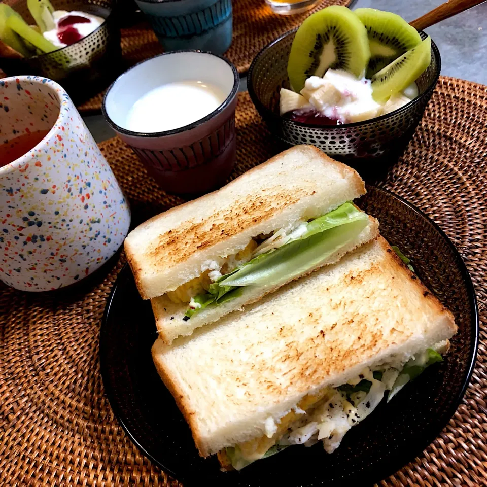 Snapdishの料理写真:朝ごぱん(ﾟ∀ﾟ) #サンドイッチ 🥪|nao子さん