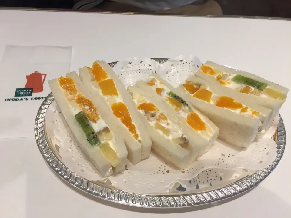 Snapdishの料理写真:フルーツサンド #京都旅行|まつださんさん