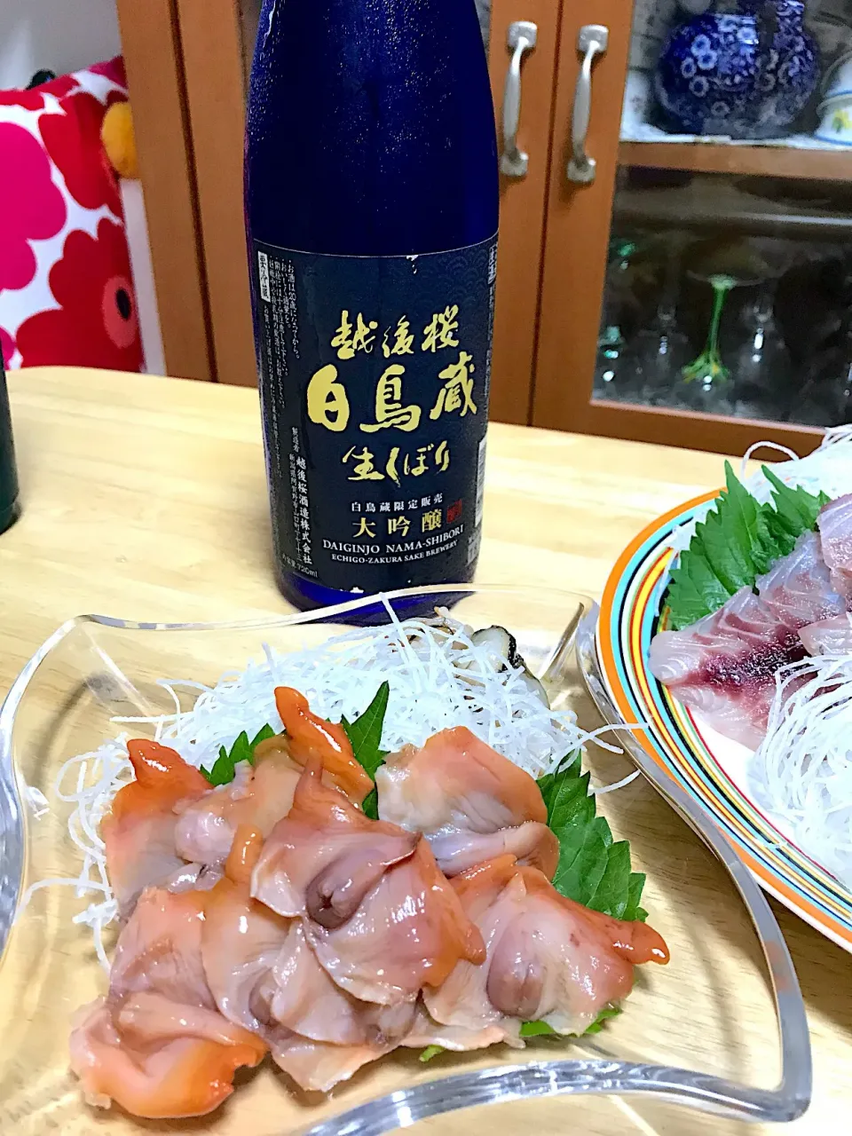 Snapdishの料理写真:美味しいお酒には
刺身
美味しいお刺身には
美味しい醤油
 #日本酒の日(10月1日) 
 #酒 
#新潟酒の陣
#越後桜|コマツ菜さん