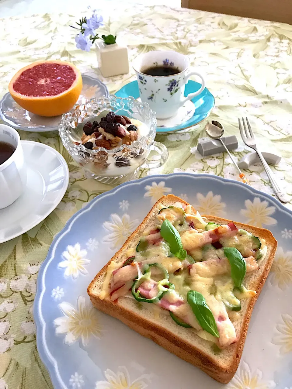 Snapdishの料理写真:ピザトーストの朝食|サミカさん