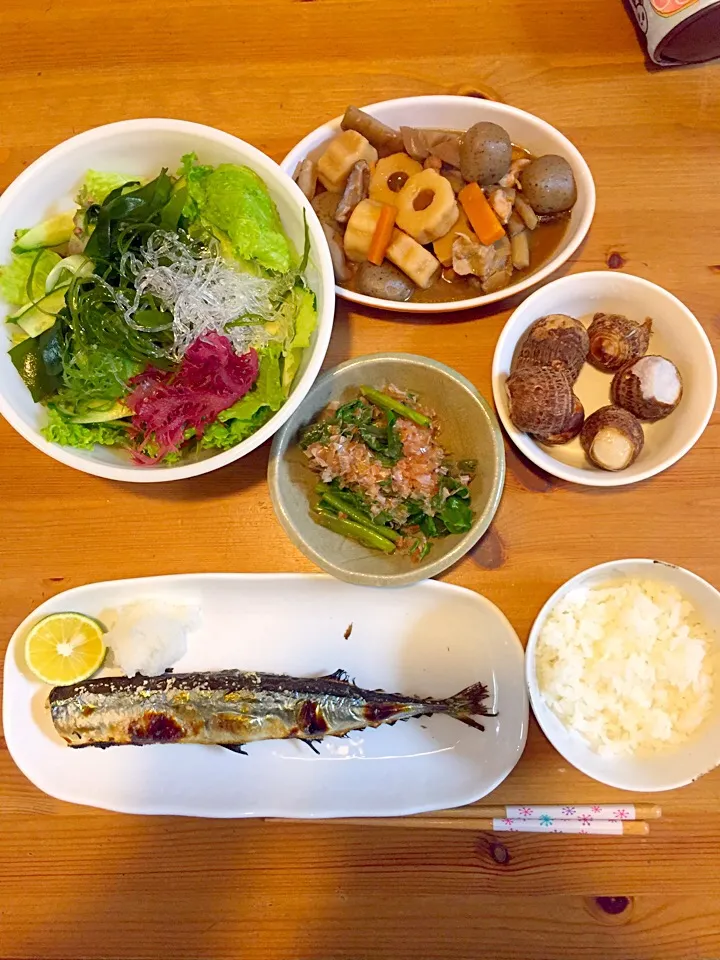 Snapdishの料理写真:晩ごはん。秋刀魚、チョレギサラダ、あと昨日の残り。|みぽさん