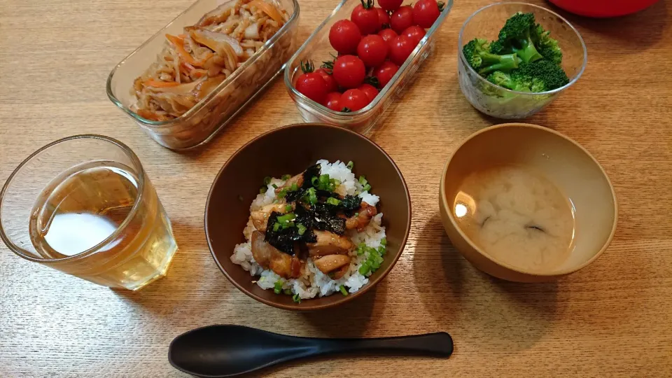 Snapdishの料理写真:焼き鳥丼&切り干し大根&しじみ汁|しほさん