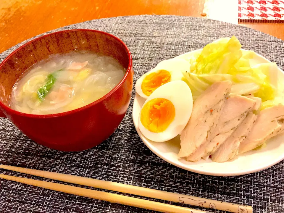 白菜とハムの春雨スープ、サラダチキンとアンチョビキャベツサラダ|とみぃさん