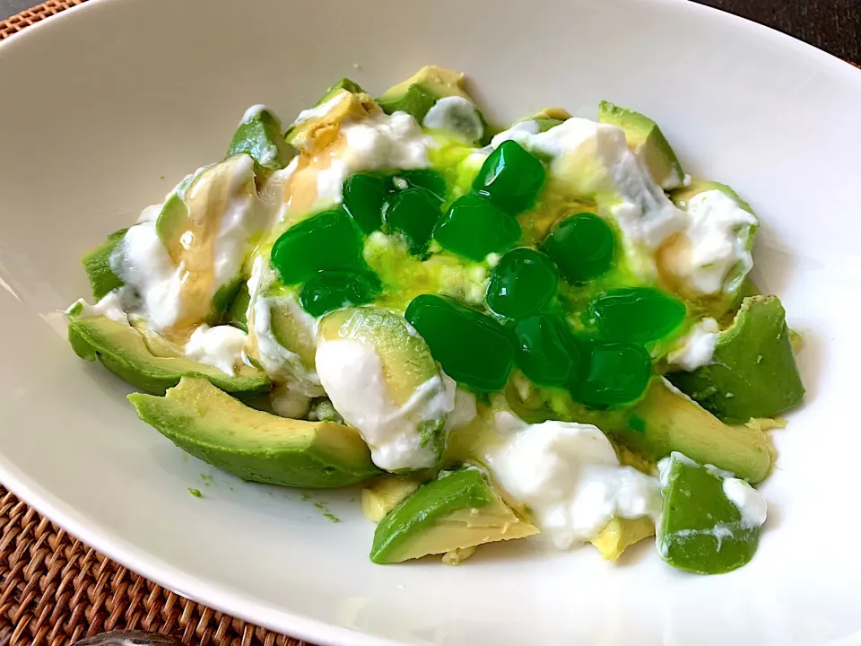 Avocado, yogurt, palm seeds|yeni kartikasariさん