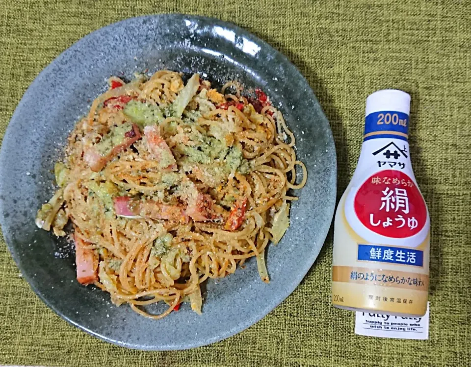 Snapdishの料理写真:絹醤油とバジルソースで炒めパスタ|cookingパパ五郎さん