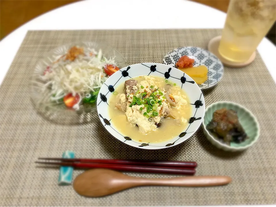 ばんごはん、湯豆腐。鶏肉としめじも入れた。|yukiさん