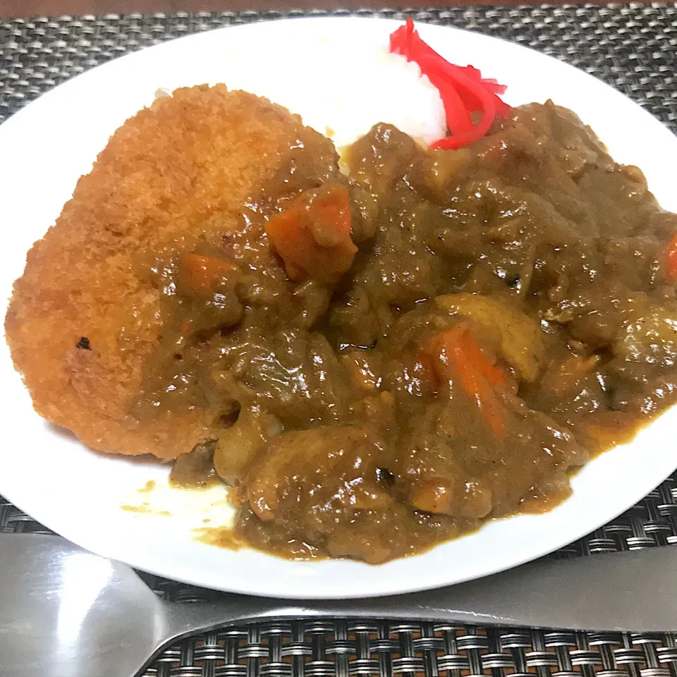 10/3 #晩ごはん  #単身赴任飯
コロッケカレー|Koichi GOGOさん