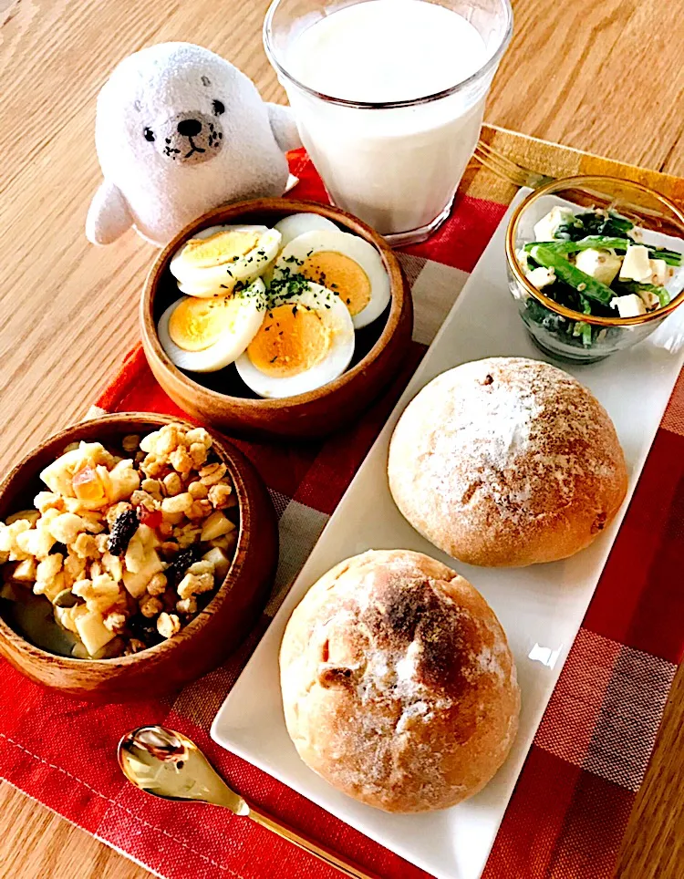 10/4旦那さま朝ごはん🥣✨
ゆで卵入れたらハヤシライス見えなくなった件🤔笑|おーやんさん