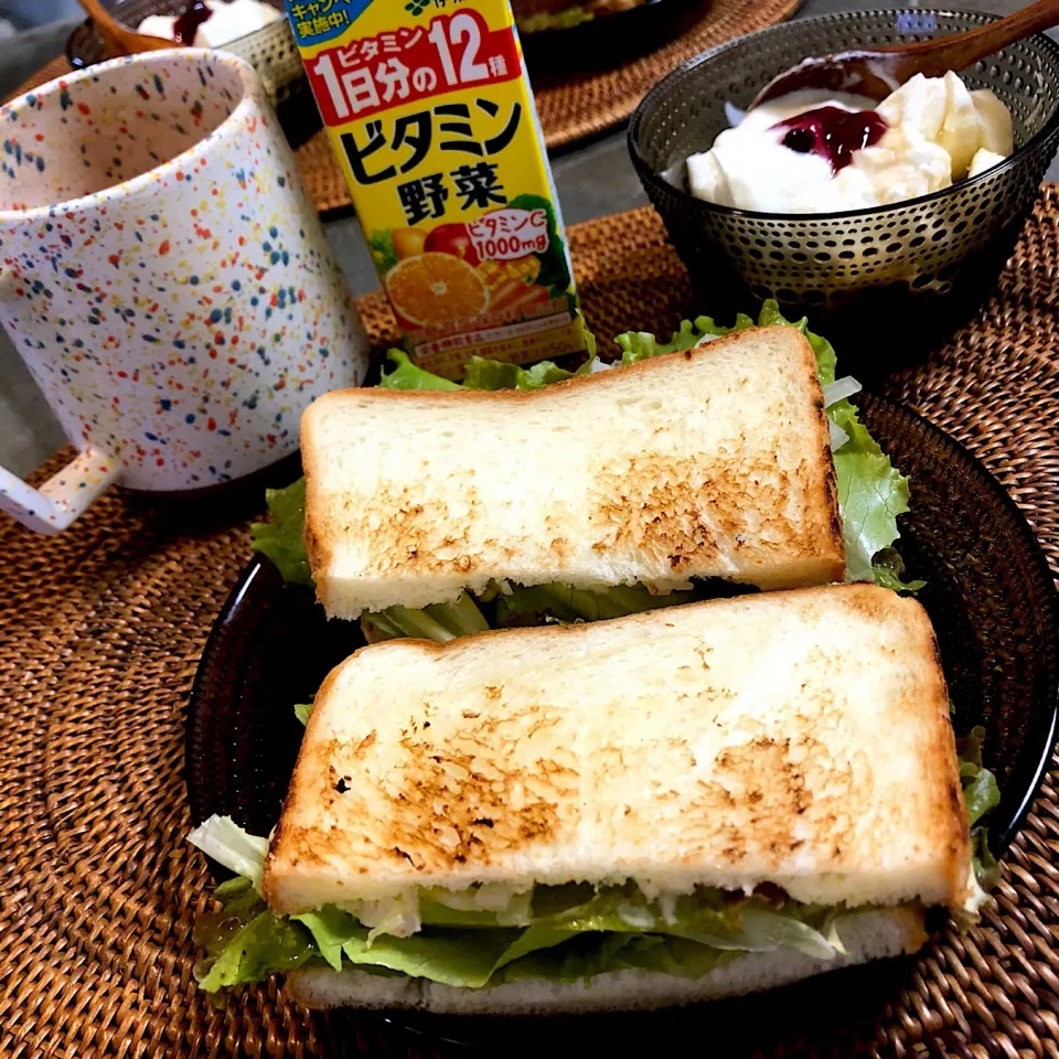 チキンレタスチーズサンド🥪で朝ごぱん(ﾟ∀ﾟ) #朝ごぱん  #サンドイッチ|nao子さん