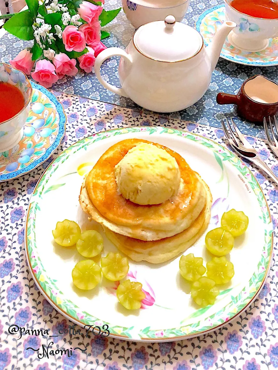 パンケーキ シャインマスカットのお花添え|@panna_cotta.703さん